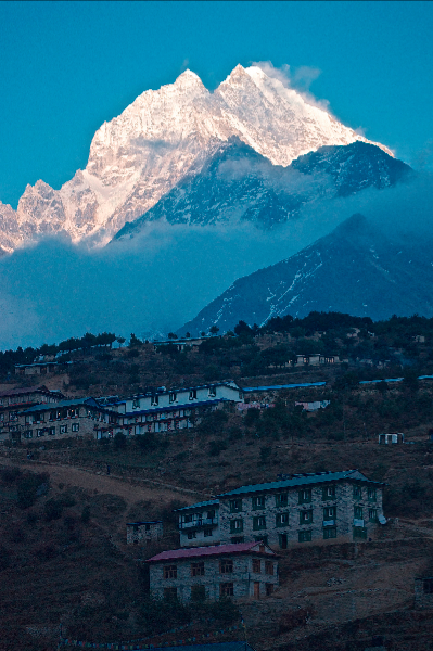 thamserku-towering-above-namche-bazaar