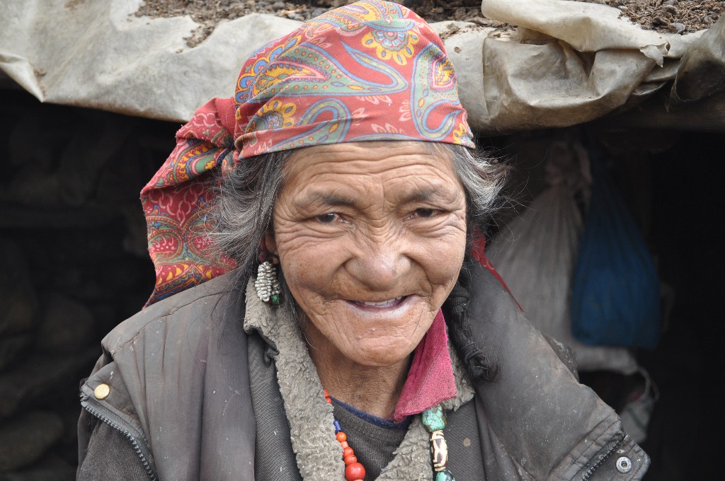 shepherdess-at-nimalaing-ladakh_1024x768