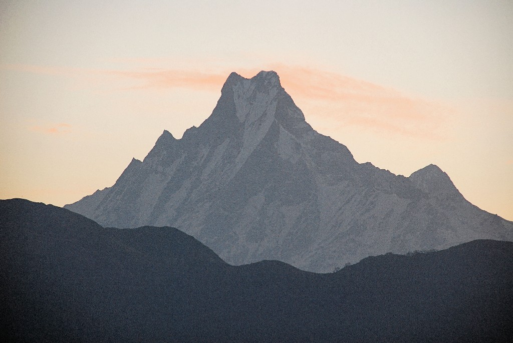sun-rising-behind-machhapuchhari-fishtail_1024x768