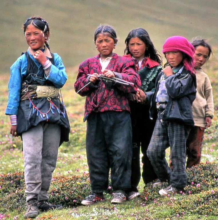 tibetan-nomadic-children-on-the-flanks-of-shishipangma_1024x768