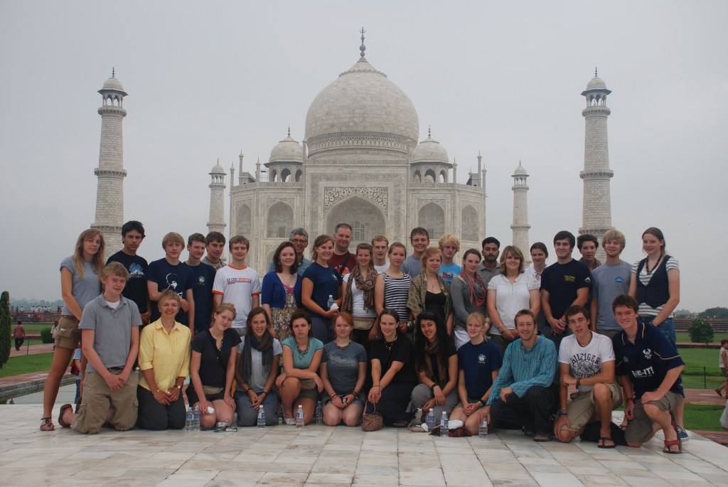 posing-in-front-of-the-taj-mahal