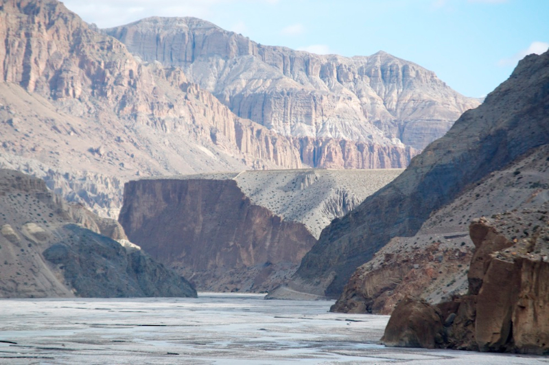 looking-up-the-forbidden-kingdom-of-mustang-from-kagbeni