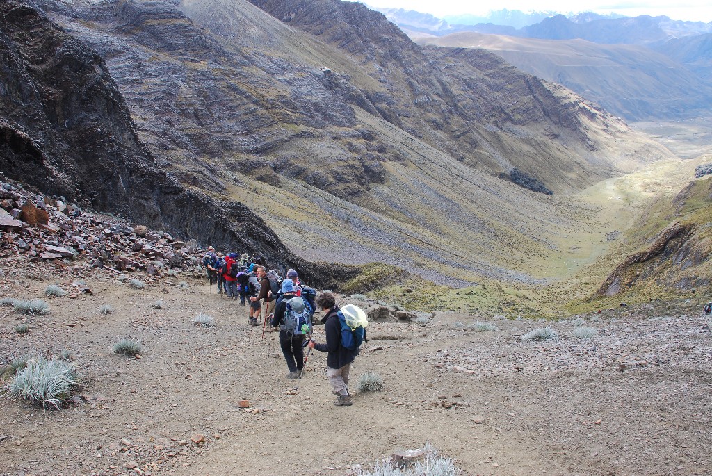heading-down-from-the-pass-towards-camp_1024x768