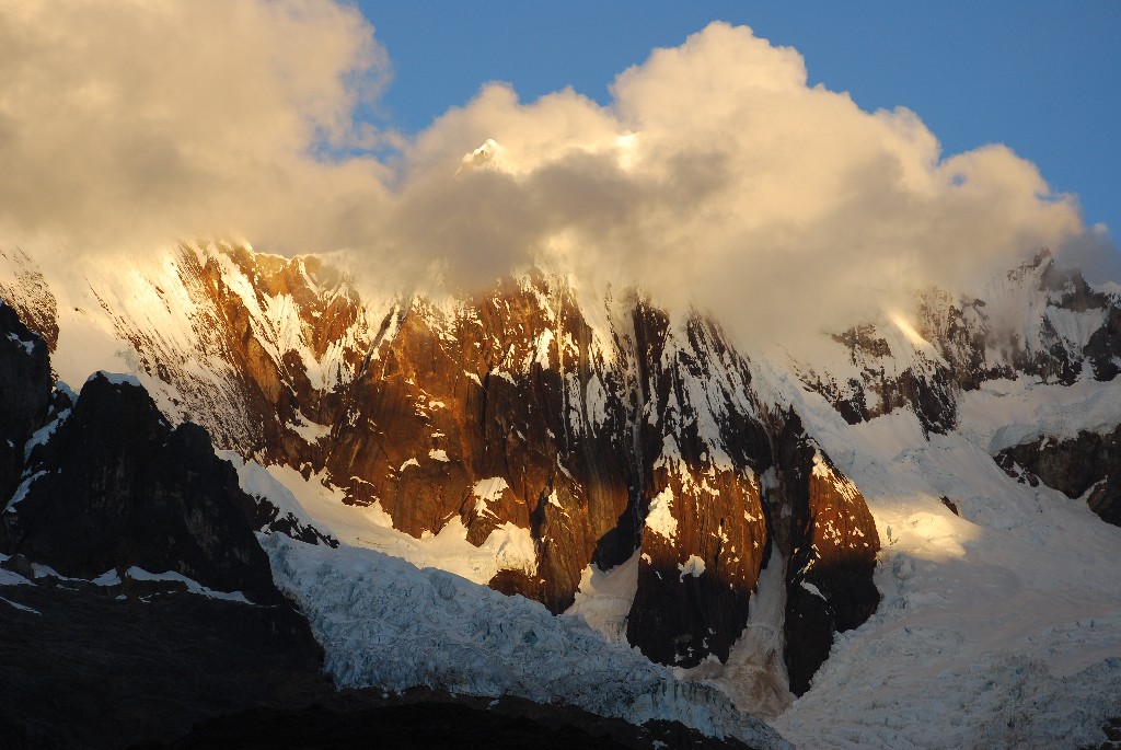 the-setting-sun-adds-colour-to-the-rocks_1024x768