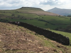 Approaching the Darren with Table Mountain and Sugarloaf behind